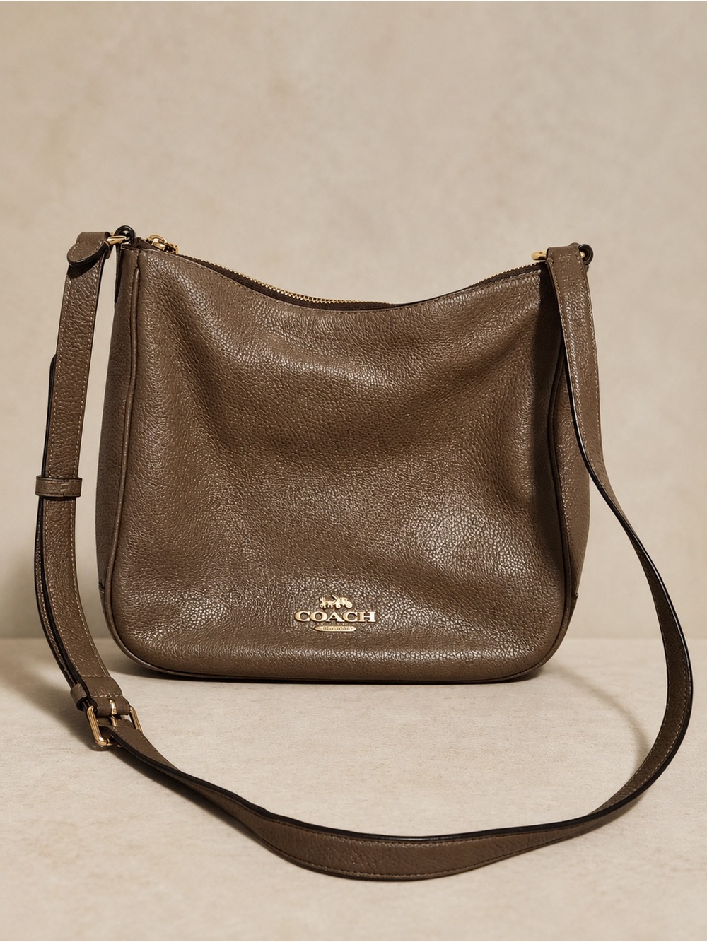 Coach Ellie shoulder Bag in a neutral taupe
